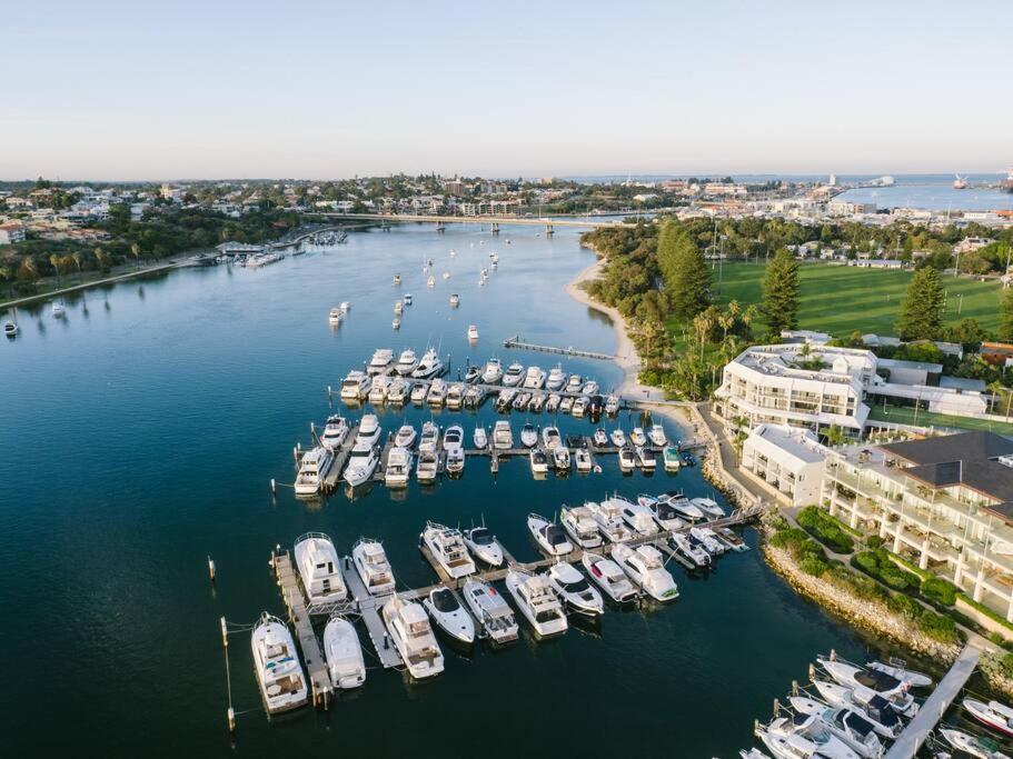 Pier 21 Riverside Apartment Hotel Fremantle Exteriér fotografie